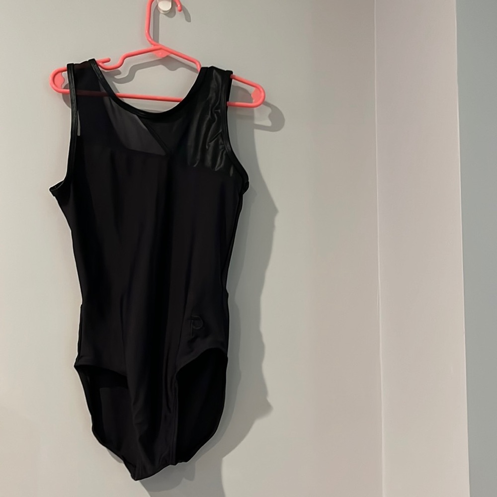 Plum Leo Black with mesh cutouts AXS